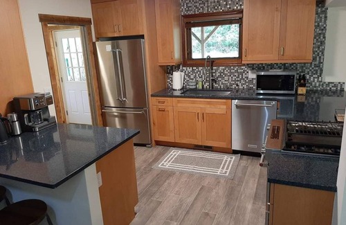 Bozeman House | NEW! Guest Ranch Bozeman MT Creekside Bungalow Lodge w/hot tub in Bridger Canyon