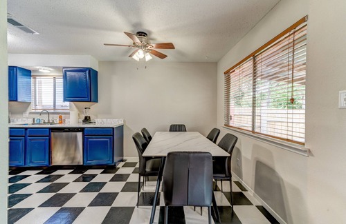 Franklin Park House | NEW! Happy Hollow- w/3 King Beds + Ping-Pong/Movie Room