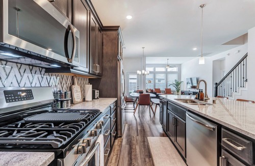 Clodine House | New- Harvest Green- Family Friendly - King bed
