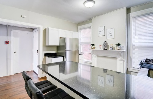 Downtown Apartment | New Haven Oasis: Steps to Yale & Fine Dining