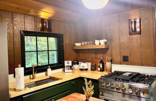 Ben Lomond Cabin | NEW Historic Santa Cruz Redwoods Retreat 1BR Cabin on a Serene Creekside Acre