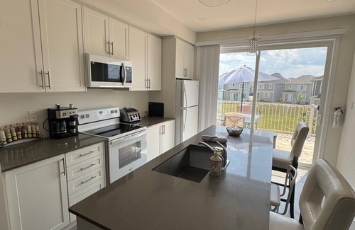Wasaga Beach House | New home Sleeps 10 in Wasaga Beach, 4 minute drive to beach and other amenities.