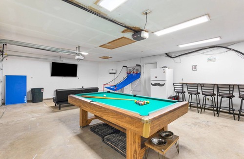 Grayland House | NEW HOT TUB, Dogs Ok, Fire Pit, Game Room, BBQ (Dunes)