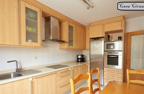 Cirauqui House | New house in rural area with garden and porch in central Navarra
