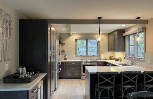 Weisshorn House | New, in town, incredible views, hot tub, walk/ride free shuttle, Ski Chalet!