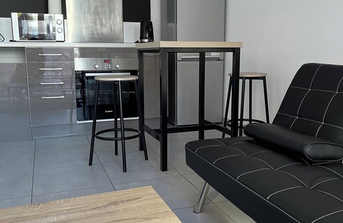 Croix-d'Argent Apartment | New "K" residence, 10 mn from train station, near St Roch clinic, parking space