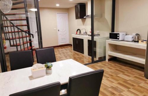 Ratchathewi House | NEW! KG home 3 Bedrooms/Free Wi-Fi