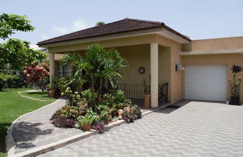 Saint Andrew Apartment | New Kingston Guest Apt at Evans