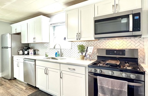 Englewood House | NEW Kitchen - The Uptown Collective