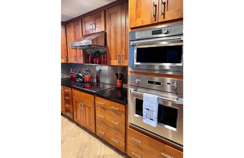Radford House | NEW! Lake Front Lodge, VT & RU close