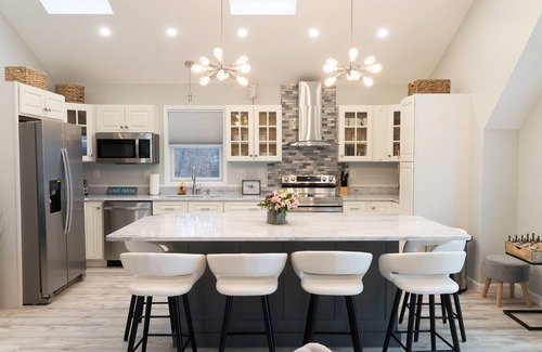 Preston House | New Lake House w/Game Room & Stunning Views