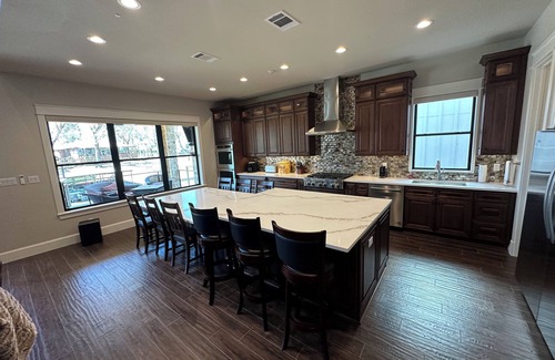 Tool House | New Lake Paradise! 4 bdrm 3.5 ba house w/lift, deck, grill, sauna, smart, media