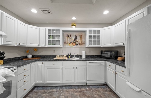 Pocono Lake House | NEW! Lakefront, Deck, Balcony, Patio, AC, Wi-Fi, BBQ, TV