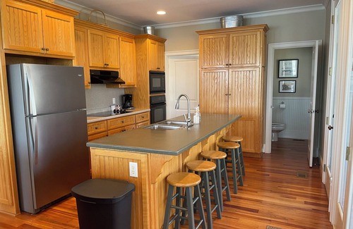 Gold Nugget Point House | New! Lakefront, family-friendly 7-bedroom home, big water view, volleyball court