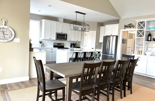 Big Creek House | NEW! Lakefront Panoramic Views of lake and Mountains, Large Covered 2-Slip Dock