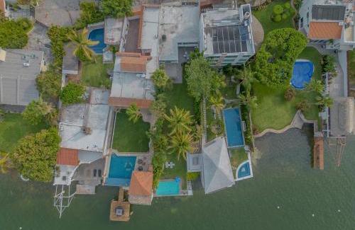 Tequesquitengo House | New Lakeside Retreat Spacious Family Villa