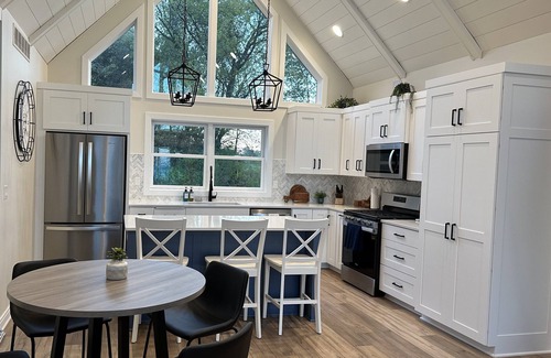 Cleveland Cottage | NEW! Lakeview Cottage on 3.5 acres w/hot tub and fire pit