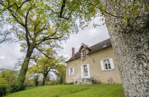 Arthon House | NEW- Large, quiet, independent gîte, south-facing, enclosed garden