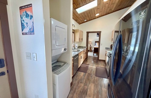 Gallatin Gateway House | NEW! LAST MIN SPECIAL! Ski Chalet, Spacious, Clean, Close To Everything!
