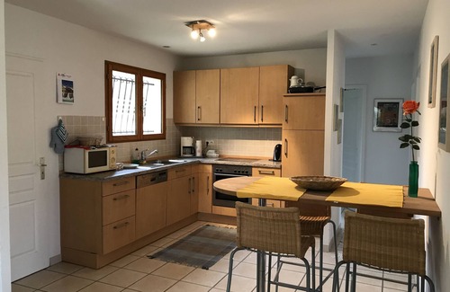 Grayan-Et-L'Hopital House | New, light holiday home in regional construction