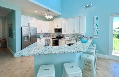Jose's Hideaway House | NEW LISTING! BEACH PARADISE: BEACHFRONT, SLEEPS 10, 2 CARTS, POOL, GAMES, & FUN