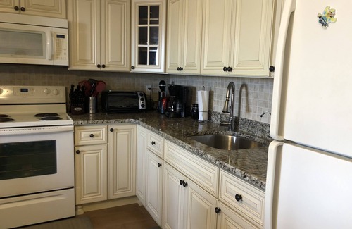 Freeport Apartment | New Listing! Cozy Coastal Studio at Coral Beach, Freeport