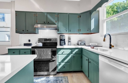 North Lake George House | NEW LISTING! Cozy Trotter (4-Bedroom Home) - Pets Allowed