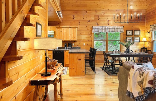 Blue Ridge Cabin | New Listing! Huckleberry Ridge