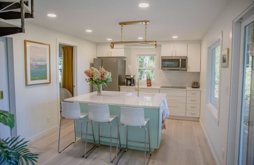 Cleveland House | New Listing: Lake Michigan beach home: kayaks, games, PS5, foosball, volleyball