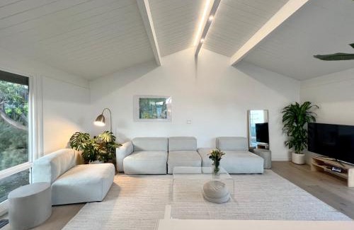 Eastside Villa | New Listing -Luxury House on the Riviera , Modern Design, and Panoramic Ocean -30 day Minimum