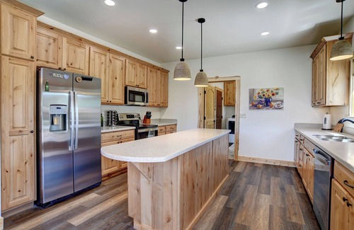 South Fork House | New Listing! Newly Constructed Mtn Cabin, EV Charger, Hot Tub, Garage