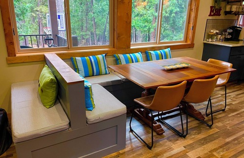 Dorrington Cabin | * NEW LISTING * nPERFECT HOME BASE FOR LAKES, TRAILS, SNOW SKIING!
