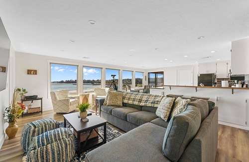 Harbor House | NEW LISTING Oceanfront 3 bedroom/ 3 bath home overlooking the Brookings Harbor
