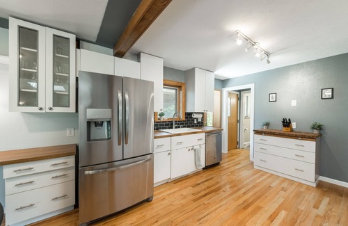 Alta Vista Area House | New Listing! Olde Town Arvada home with easy access to Red Rocks and Denver
