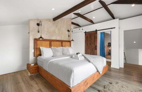 Pacific Palisades House | New Listing Palisades Villa by Colby & Conrad