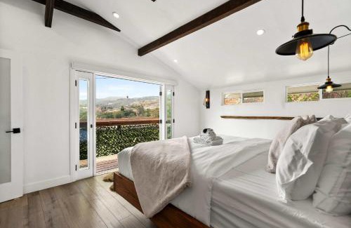 Pacific Palisades House | New Listing Palisades Villa by Colby & Conrad