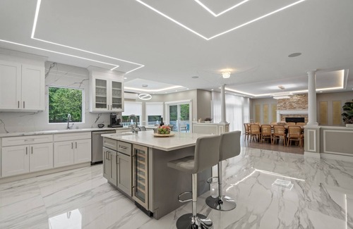 Bay Shore House | NEW LISTING! The President Mansion Luxurious 7BR Family Retreat by RedAwning