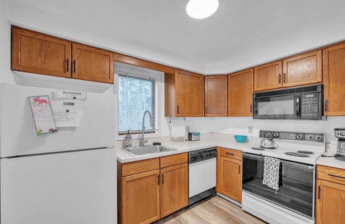 North Creek House | NEW! Little Cloud 10M – Retreat with Adirondack Charm by The Summit at Gore Mountain