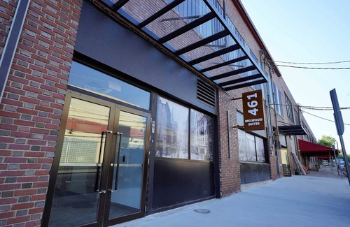 North Oakland Apartment | *New* Loft 3 min to CMU, Pitt Sleeps 4