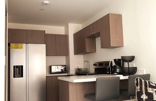 Guacima Apartment | New Loft near SJO Airport, A/C, king bed apartment