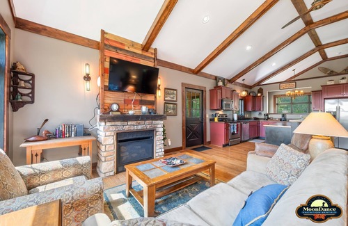 Gnaw Bone Cabin | New log cabin on 52 acres, pet-friendly!