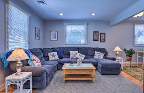 New London Apartment | New London Hideaway Near Beaches and Local Spots!