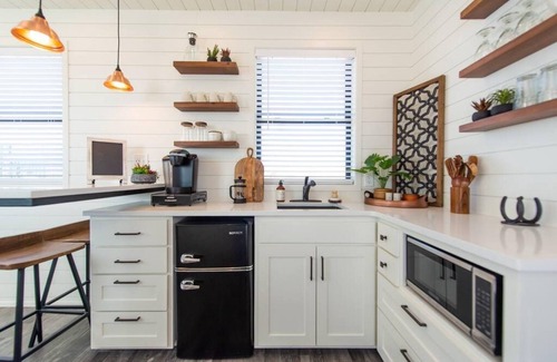 Alpine House | New Longhorn Stunning Container Home-in Alpine