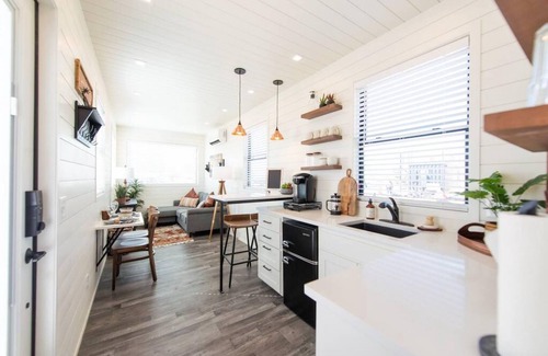 Alpine House | New Longhorn Stunning Container Home-in Alpine