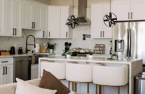 The Heights Condo | New! Lux Home w/Rooftop Oasis I Mins to NYC I Sleeps 9