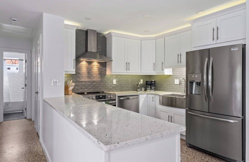 Parker Ridge House | NEW LUXE Hot Tub-Arcade-MiniGolf-10 min to Palm Beach-Downtown-PBI Airport