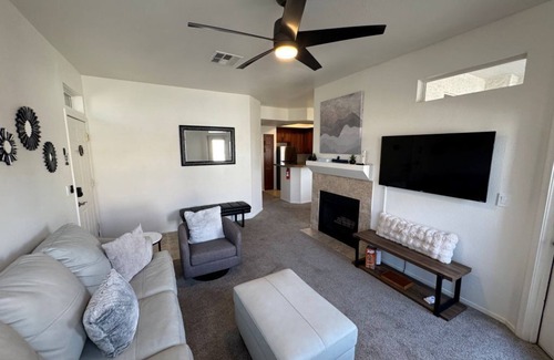Spanish View Condo | New Luxurious Condo 2BD/2BA w/Pool, Gym, and Suana