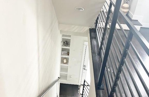 Astrodome Villa | NEW! Luxurious Downtown 4 Story Rooftop Terrace! Casa De Poiz