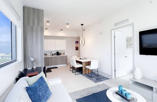 East Little Havana Apartment | New Luxury 1/1 BR Apartment in Brickell with Parking