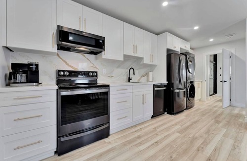 Port Dover Apartment | NEW! Luxury 1BR - 5 minutes to Port Dover Beach
